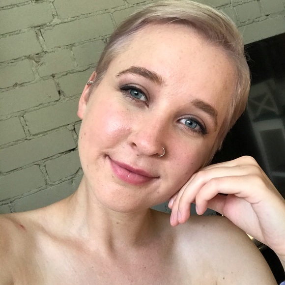 Meet your Posher, Chloe - Picture 1 of 1